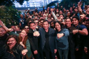 President Rodrigo Duterte poses with members of the Filipino community outside a hotel in Auckland, New Zealand on November 22. Toto Lozano/Presidential Photo