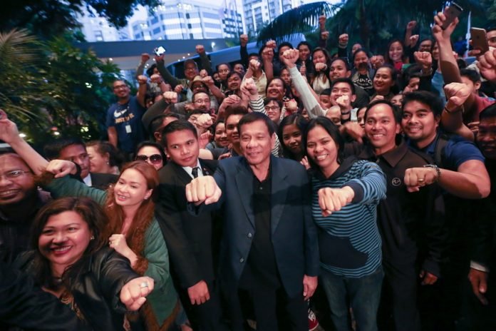 President Rodrigo Duterte poses with members of the Filipino community outside a hotel in Auckland, New Zealand on November 22. Toto Lozano/Presidential Photo