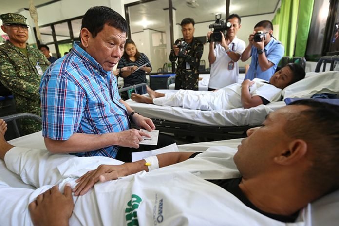 President Rodrigo Roa Duterte visits the soldiers wounded in action at Camp General Basilio Navarro in Zamboanga City on November 25, 2016. ALBERT ALCAIN/Presidential Photo