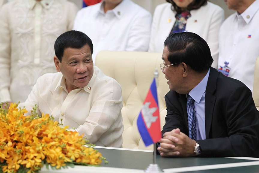 President Rodrigo Roa Duterte and Cambodia Prime Minister Hun Sen talk at the sidellines of the agreements following a fruitful bilateral meeting at the Peace Palace in Cambodia on December 14, 2016. ACE MORANDANTE/Presidential Photo