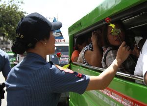 Members of the Davao City Police Office distribute flowers to commuters along San Pedro Street on Valentines Day, February 14. Newsline Photo