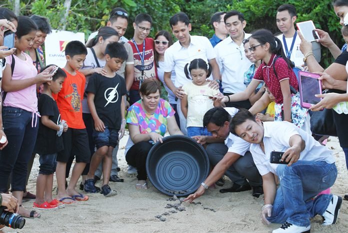 Davao City Mayor Sara Duterte-Carpio leads the release of hawksbill turtle hatchlings in Cleanergy Park, an Aboitiz-managed reserve in Punta Dumalag in Barangay Matina Aplaya, Davao City on March 21, 2017. Newsline Photo