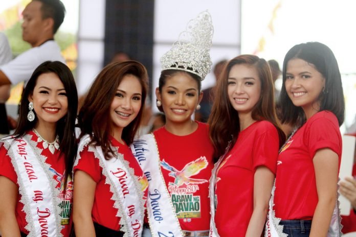 (L-R) Pag-asa ng Dabaw Marjorie Ormido, Diwa ng Dabaw Carly Jane Chua, Mutya ng Dabaw 2017 Reina Kobayashi, Sinag ng Dabaw Geanne Claire Lu and Patnubay ng Dabaw Angelique Pasion. Kobayashi outshined 28 other candidates during the coronation night on Wednesday (15 March 2017). Newsline Photo
