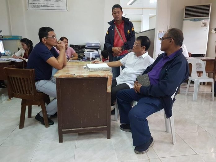 salcedo2 Retired DAR adjudicator judge Abeto Salcedo Jr. (second from right wearing white polo).