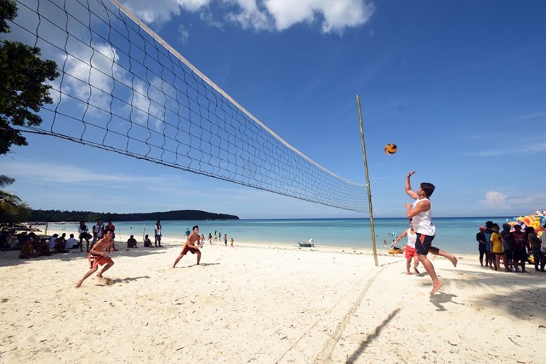 Volleyball is the usual fun sport to play along the beaches of Gumasa where the most awaited Sarbay Fest happens. In Sarangani, the festivity sets off with the local version of Glan’s beach party called Mahin, a Blaan word for sea or beach, and ends with SarBay. Both are anchored on the same cause of protecting and preserving Sarangani Bay. (Jake Narte/ SARANGANI INFORMATION OFFICE)