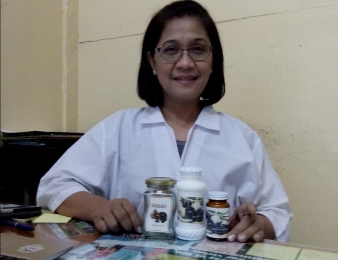 Dr. Shirley C. Agrupis of MMSU and her black garlic products