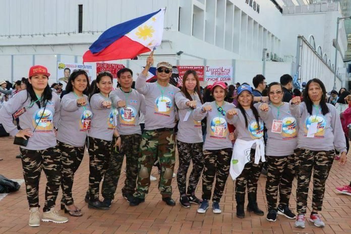 group PROUD DDS: OFW's in Hongkong eagerly awaits President Rodrigo Duterte.