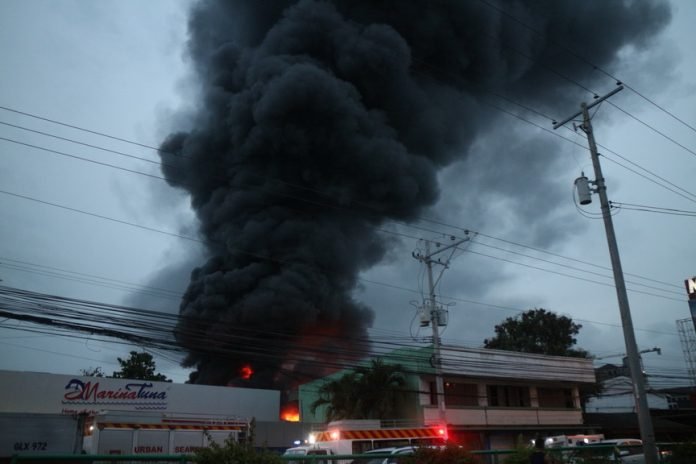 Thick smoke billows above a plant of Sagrex packing plant in Barangay Hizon, Davao City following a fire that started around 4:30 p.m. on Monday, 12 June 2012. At least 15 firefighters, including volunteers, were injured when an LPG tank of the plant exploded around 6:00 p.m. causing panic among bystanders. Newsline Photo