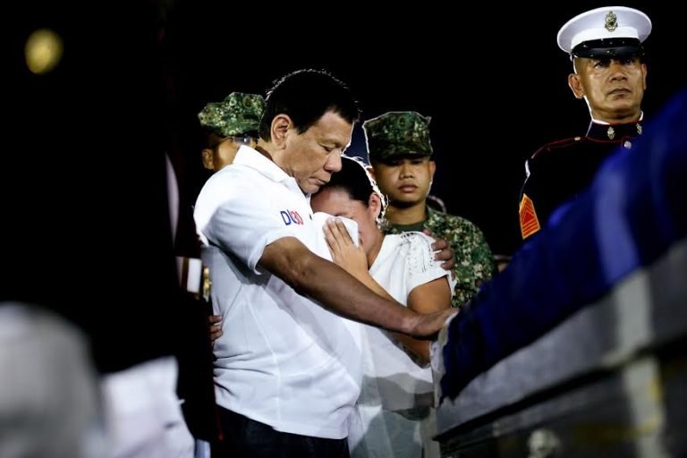 President Duterte honors soldiers killed in Marawi siege