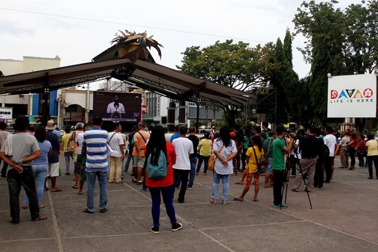Davaoeños gather at the Rizal Park in Davao City to watch President Rodrigo Duterte delivers his second State of the Nation Address (SONA) in Manila on Monday, July 24. Newsline Photo 