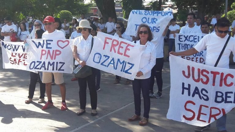 Ozamiz City residents speak against illegal drugs and criminality in a rally