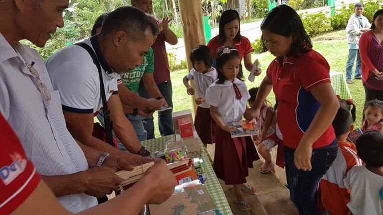 Newsline donates school supplies,  Asian journalists pencils to  pupils in conflict area