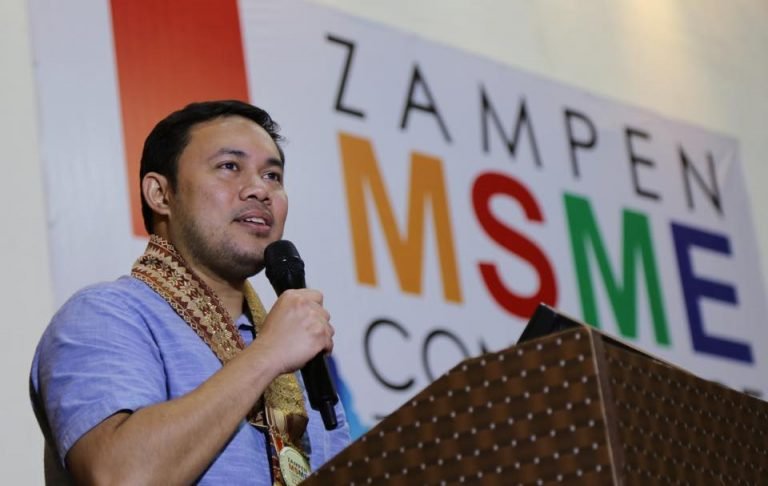 DPWH hires dependents of Marawi heroes
