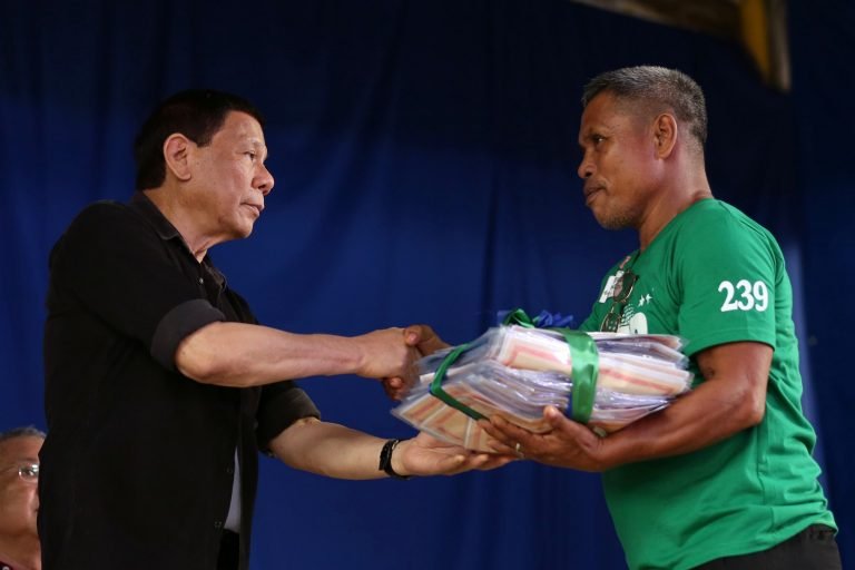 Duterte distributes CLOAS to Bondoc Peninsula farmers