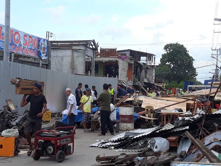 60 ka balay gi-demolish