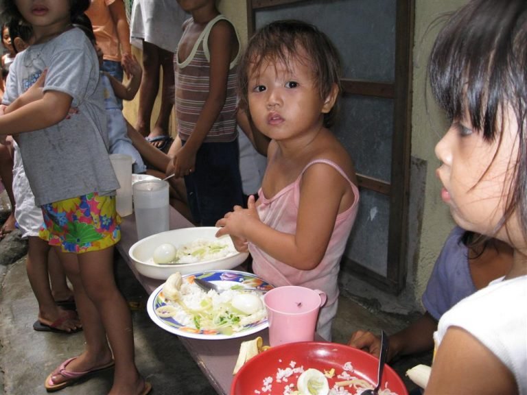 Duterte signs law to institutionalize national feeding program