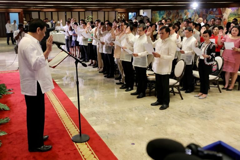 Duterte to new gov’t officials : Be competent and honest