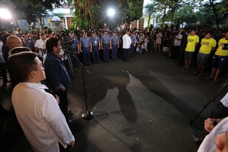 Duterte castigates 102  “Salot ng Lipunan”  cops