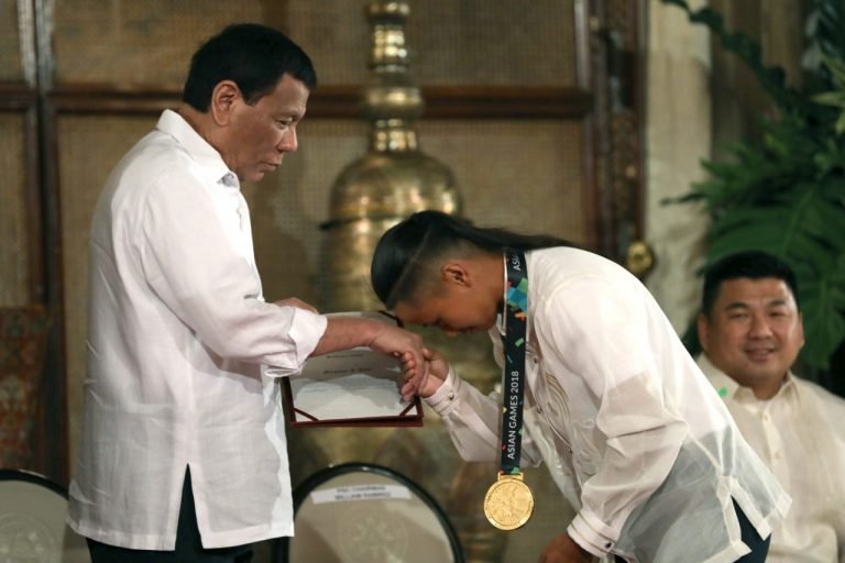 Duterte gives P18-M cash incentives to Asian  Games medalists