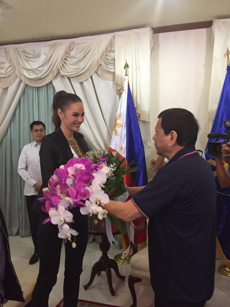 Duterte meets 2018 Miss Universe  Catriona Gray