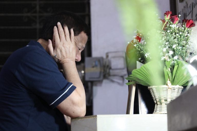 Digong mibisita sa lubong sa iyang ginikanan human gibaniog nga namatay