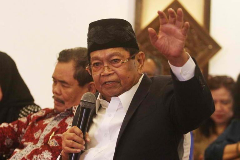 BTC Chairman  and MILF Vice-chair Ghazali Jaafar dies
