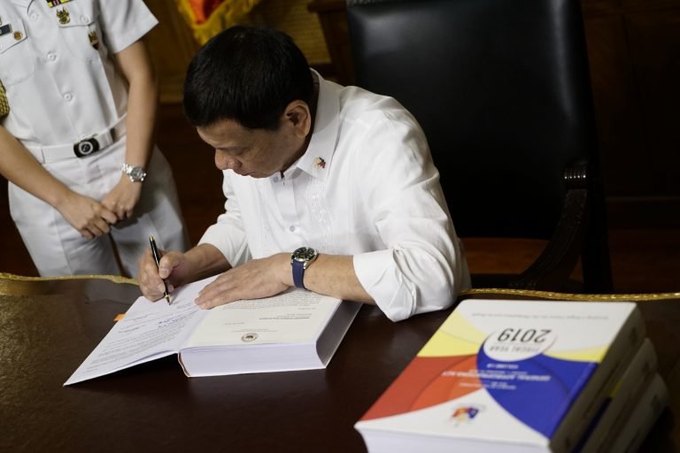 Duterte signs 2019 budget, vetoes P95.3-B