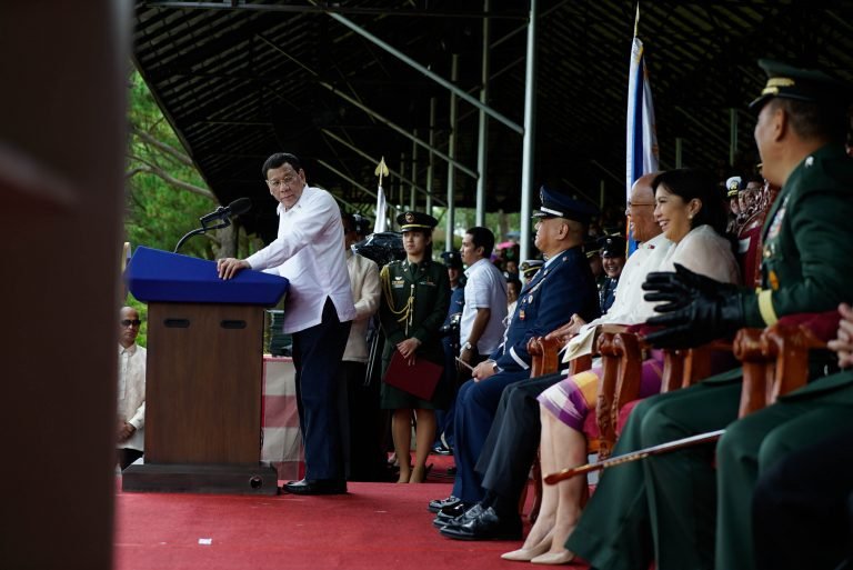 Duterte tells  PMA grads “Be good soldiers, die for you country” as Robredo looks on