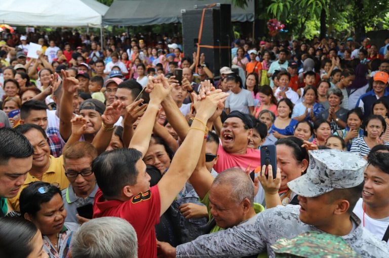 Bong Go celebrates birthday  with Davao communities
