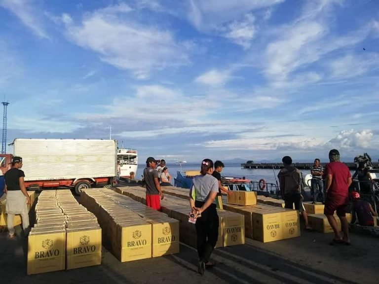 Navy, Customs seize P18-M smuggled cigarettes in Zamboanga Navy, Customs seize P18-M smuggled cigarettes in Zamboanga