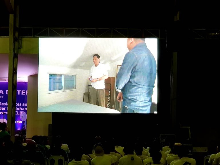 Duterte leads turnover of NHA houses to former rebels