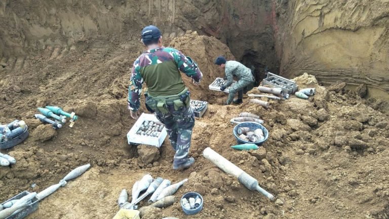 Breaking: Marawi folks advised to be calm as soldiers dispose unexploded bombs  today
