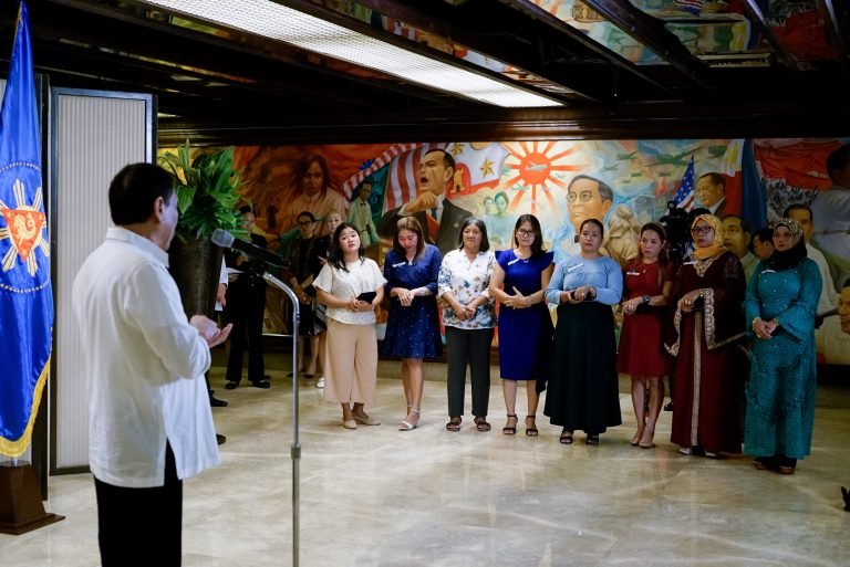 Duterte awards Order of Lau-Lapu on eight  soldiers killed while fighting ASG in Basilan
