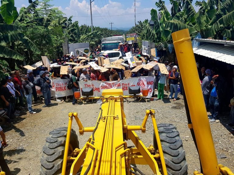 DavNor Gov wants re-opening of roads closed by Banana Plantations
