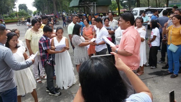 Kasalang bayan gipadayon taliwala sa linog