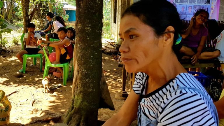 “Dios Ko,  luwasa ko”  singgit sa ginang human nalubong sa nagliki nga yuta atol sa linog