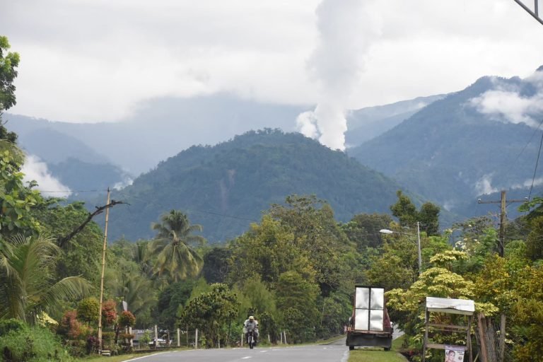 500 residents at the foothills of Mt. Apo  forced to flee homes