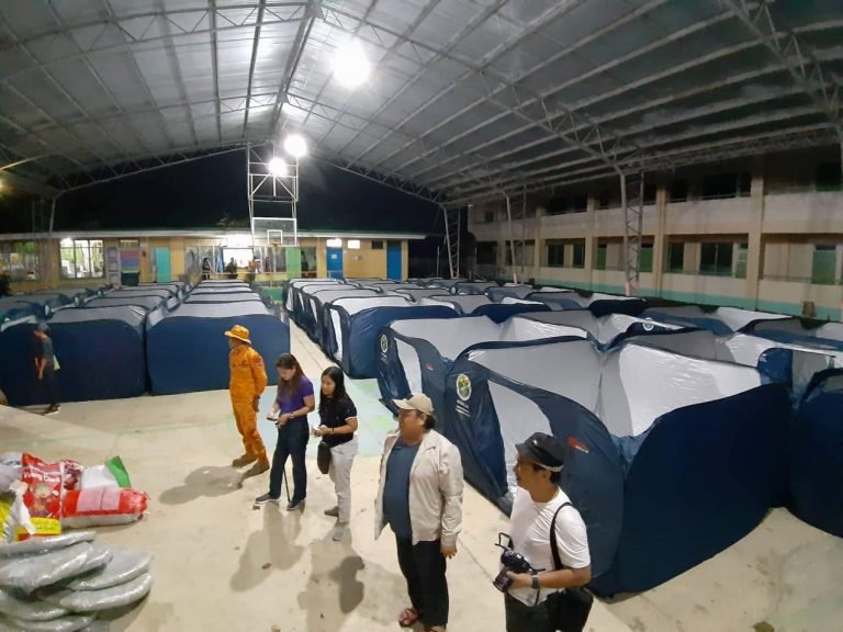 Quake-hit evacuees affected by hail  storm  transferred to another site