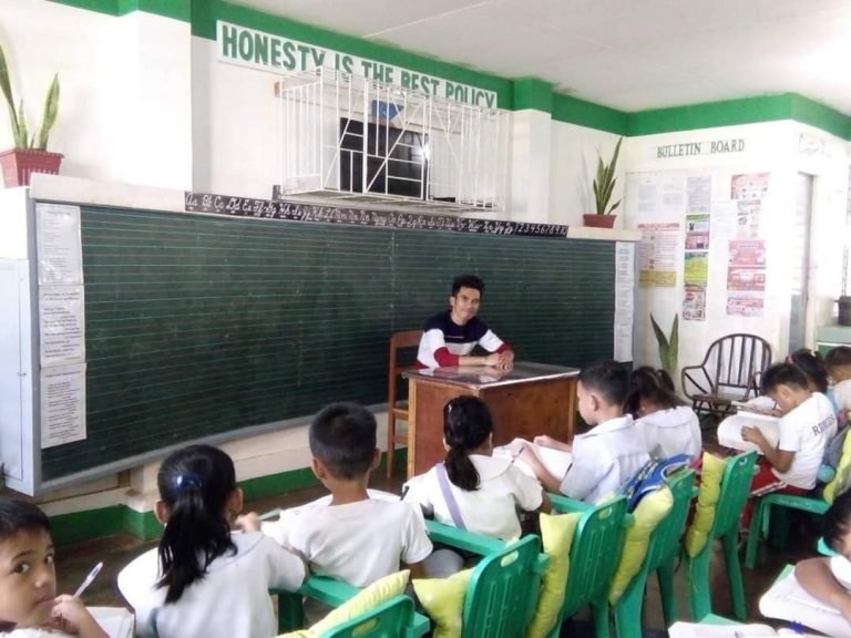 Face-to-face classes to be studied: Palace