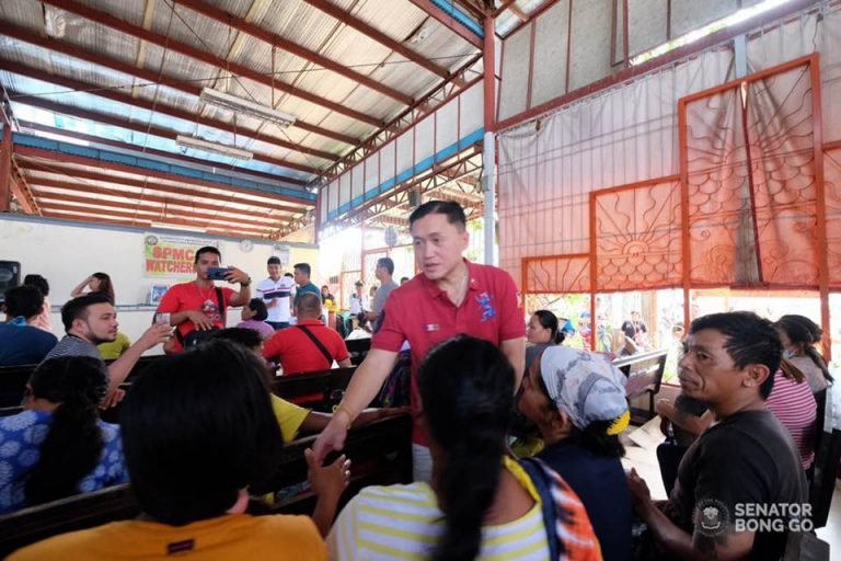 Go celebrates Christmas with hospital watchers