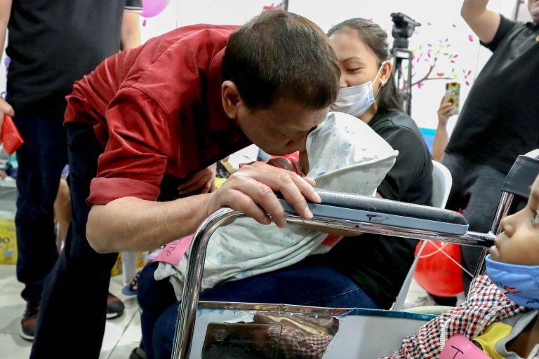 Duterte brings love and hope to children with cancer