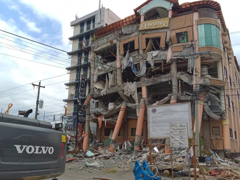 Quake-hit Eva Hotel undergoes demolition