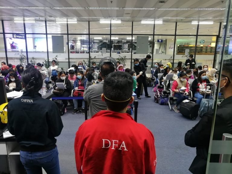 300 distressed OFW’s  from Kuwait arrived
