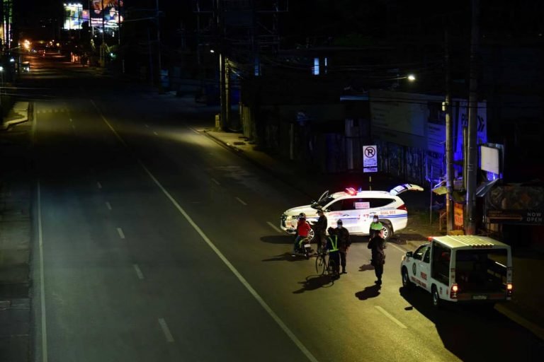 Kapin 960 ka mga ECQ violator napasakaan na og kaso