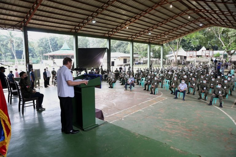 Duterte thanks soldiers fighting Sulu extremist