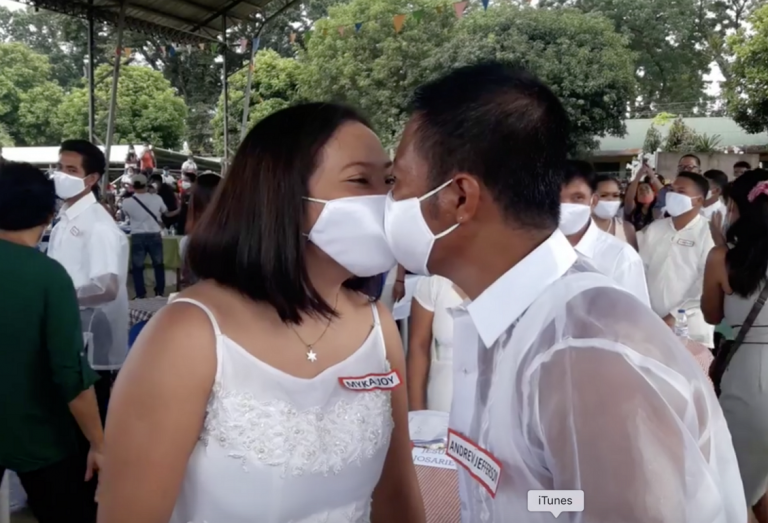 28 couples in  NoCot seal love with a kiss