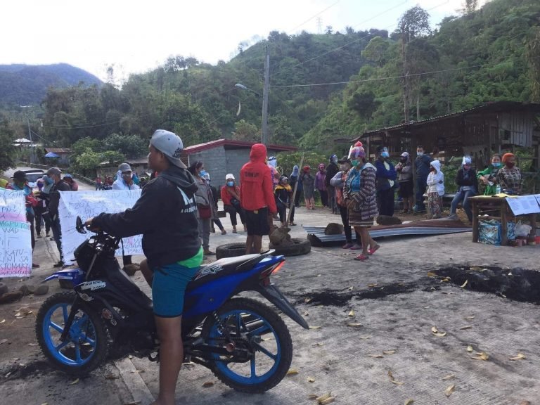 Manobo of Mt. Apo  protest  vs energy group over royalty fee