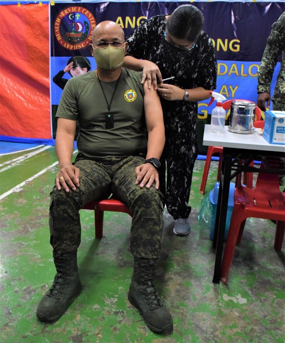 Top 3 Westmincom officials receive first shot of vaccine
