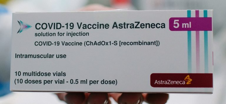 AstrzaZeneca gipahunong og gamit sa nag edad ubos 60-anyos