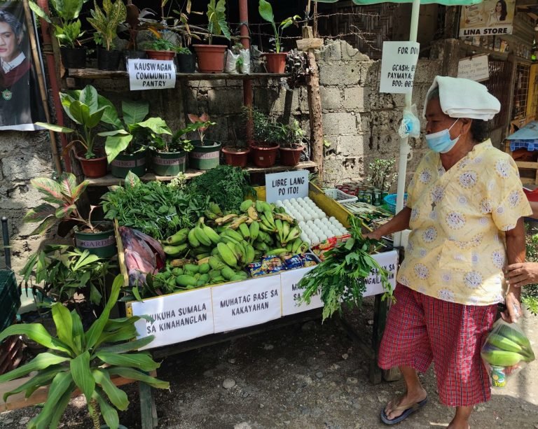 CDO police supports community pantries
